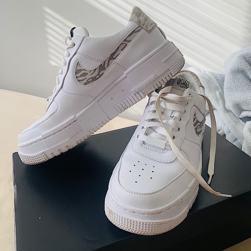 Nike Air Force 1 Pixel SE